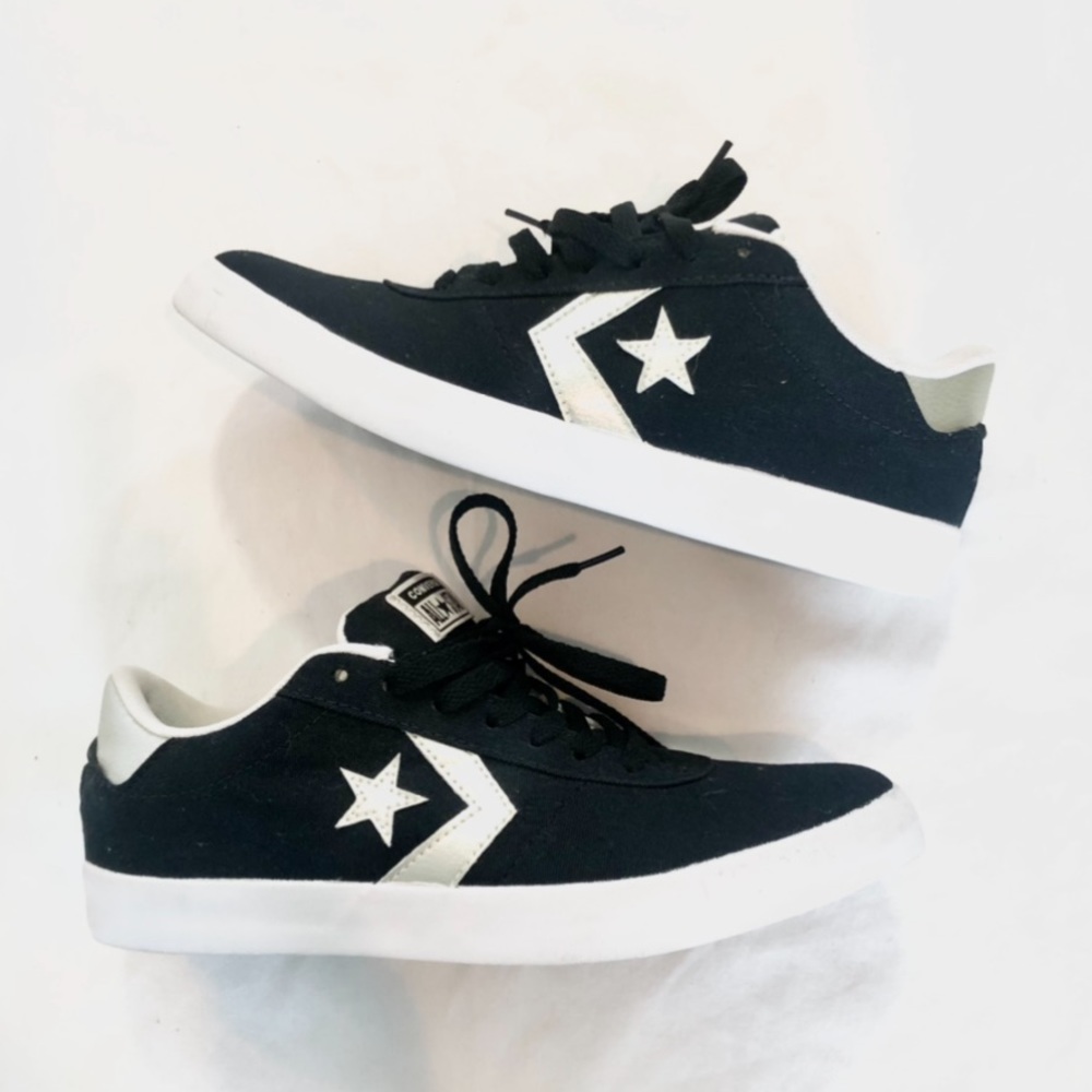 NWOT Converse Women's Point Star Low Top Sneakers